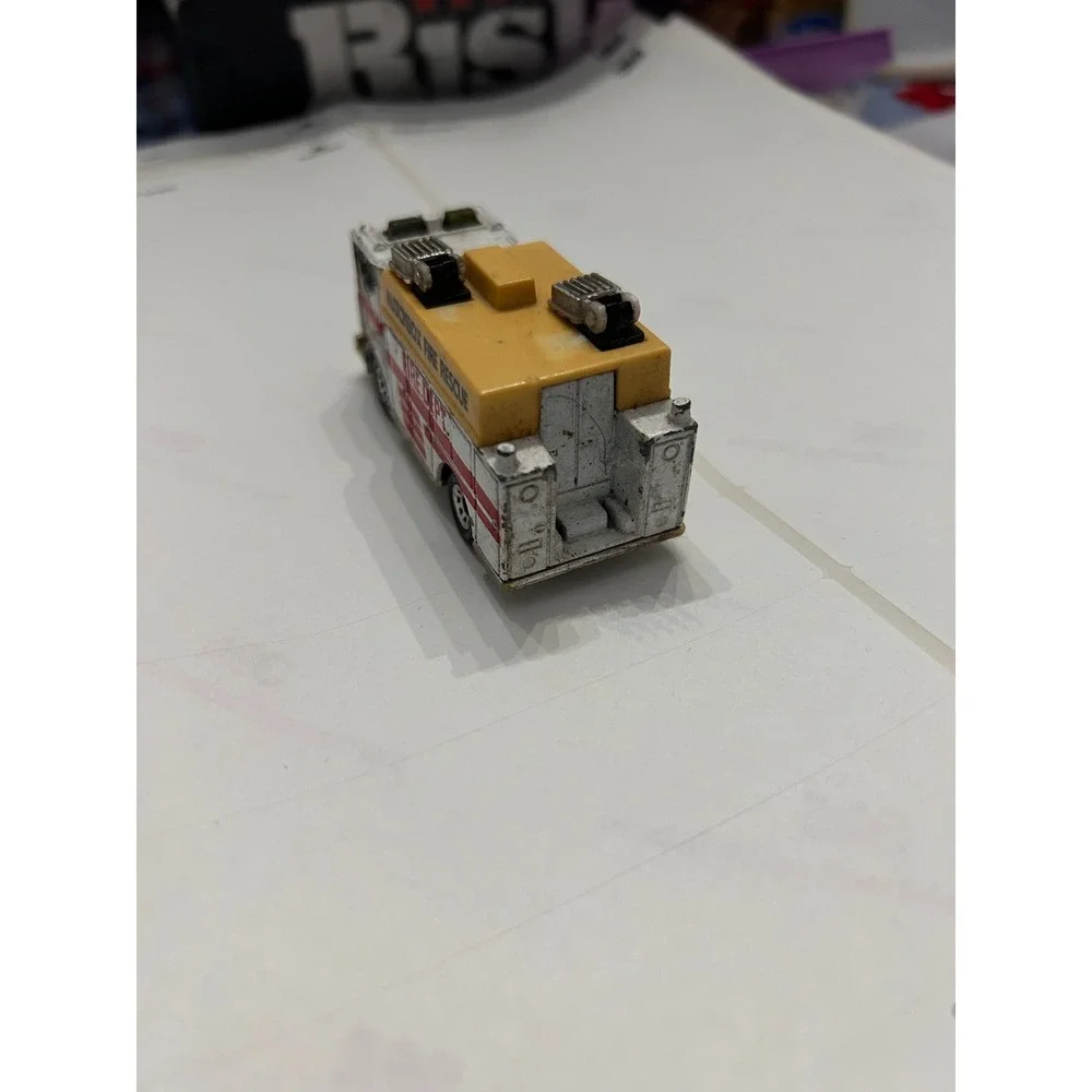 Vintage 1991 Matchbox Mack Auxiliary Power Truck Fire Dept Rescue White Red 1:64
